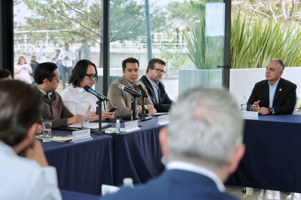 Refrenda Felifer Macías su compromiso ante la seguridad