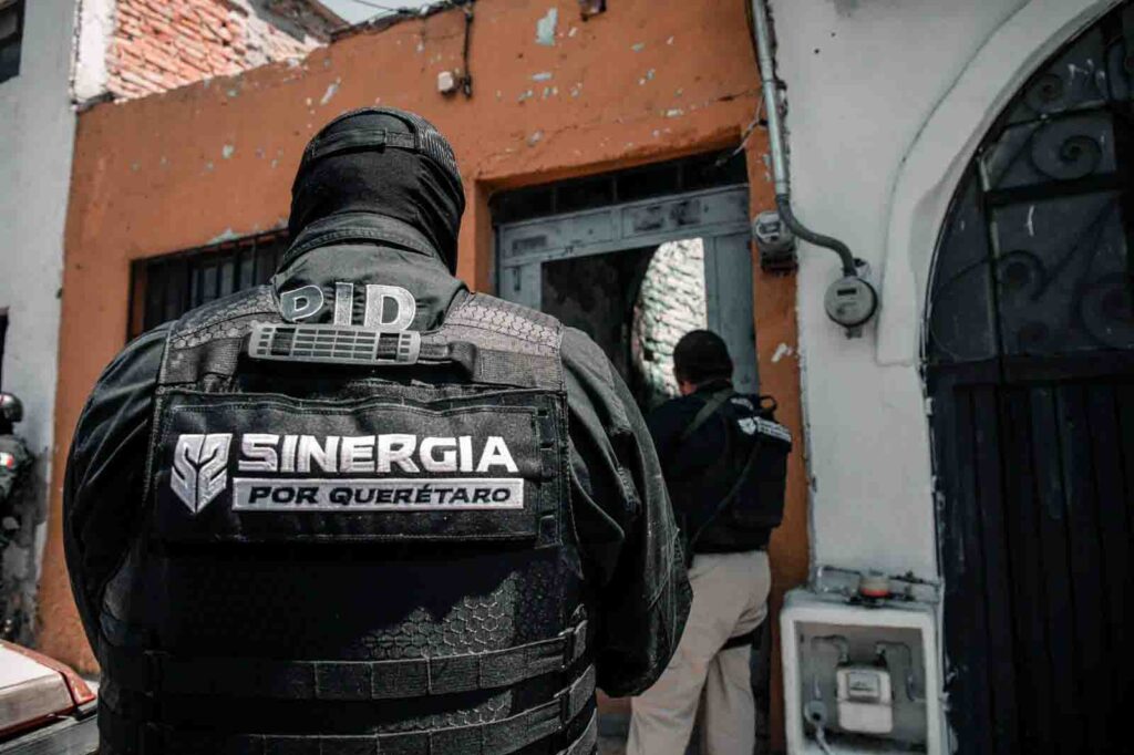 Sinergia ejecuta cateos en Querétaro; detienen a 4 personas y se aseguran narcóticos y documentación