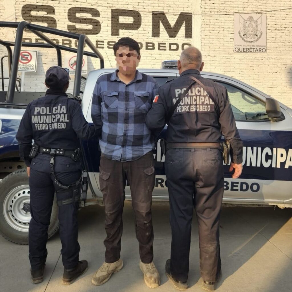 Detienen a hombre en la estatal 240
