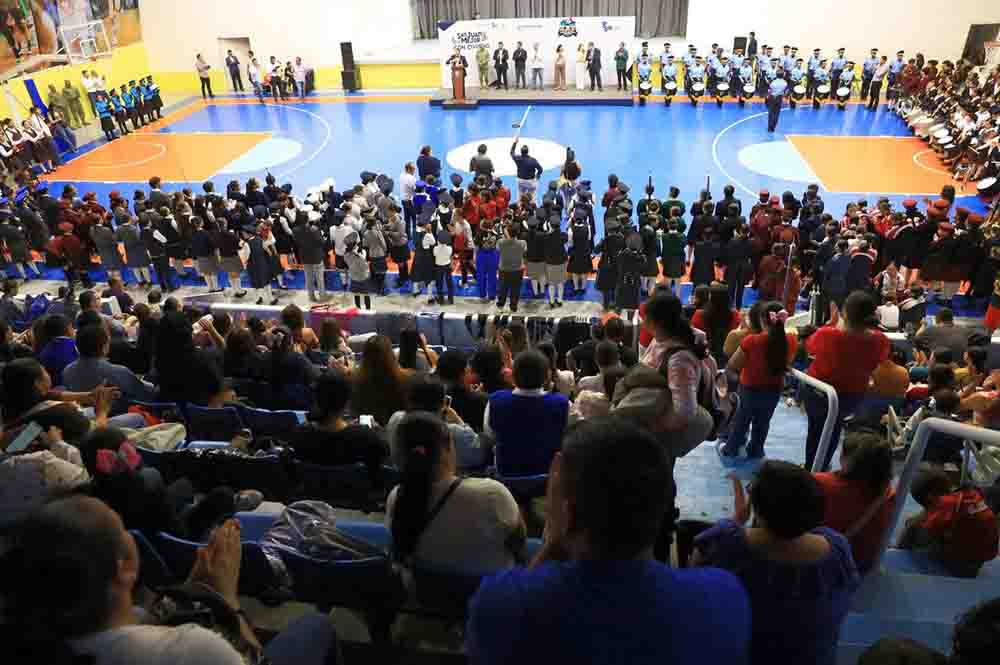 Roberto Cabrera inaugura el 25º Concurso Municipal de Escoltas de Bandera y 1º de Bandas de Guerra
