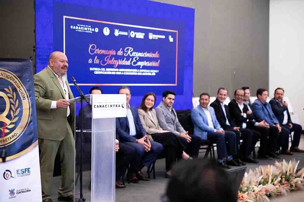 Entregan 28 Distintivos Anticorrupción a empresas de San Juan del Río
