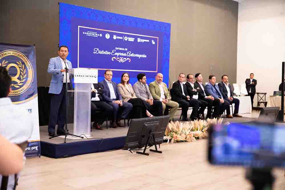Entregan 28 Distintivos Anticorrupción a empresas de San Juan del Río