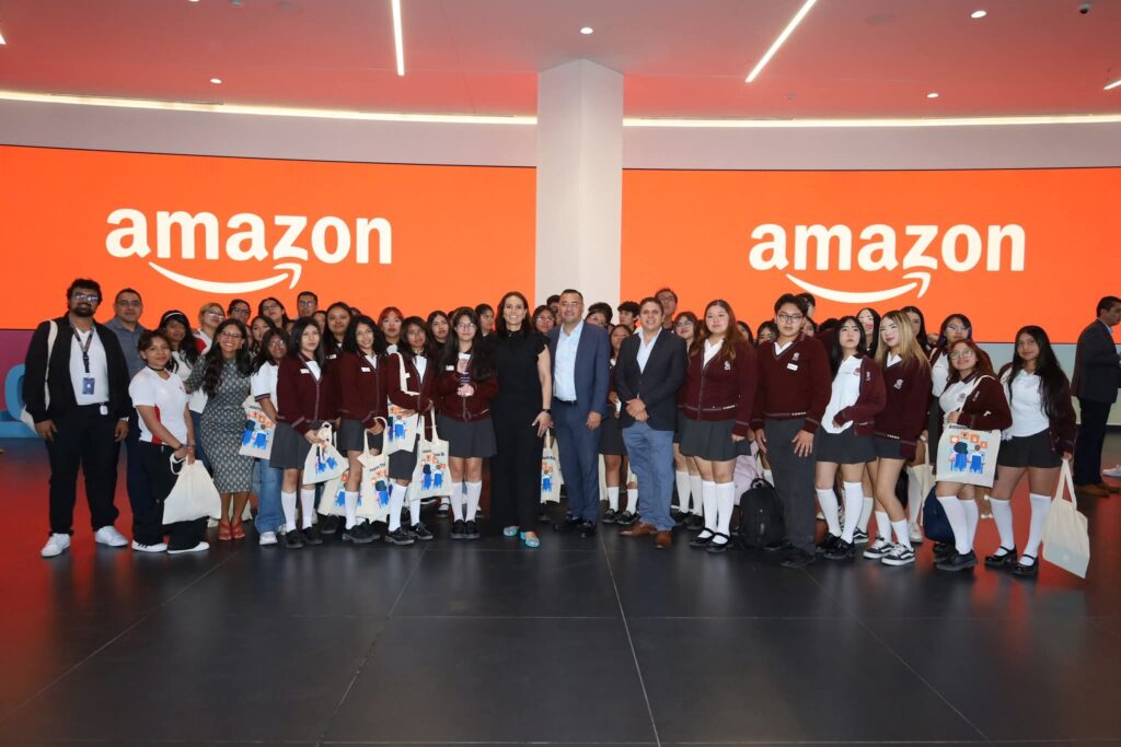 Alumnas del COBAQ participan en Girls Tech Day de Amazon