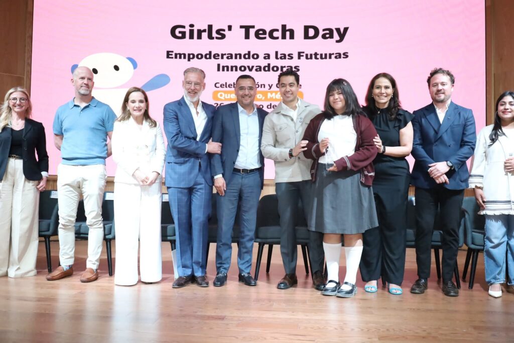 Alumnas del COBAQ participan en Girls Tech Day de Amazon