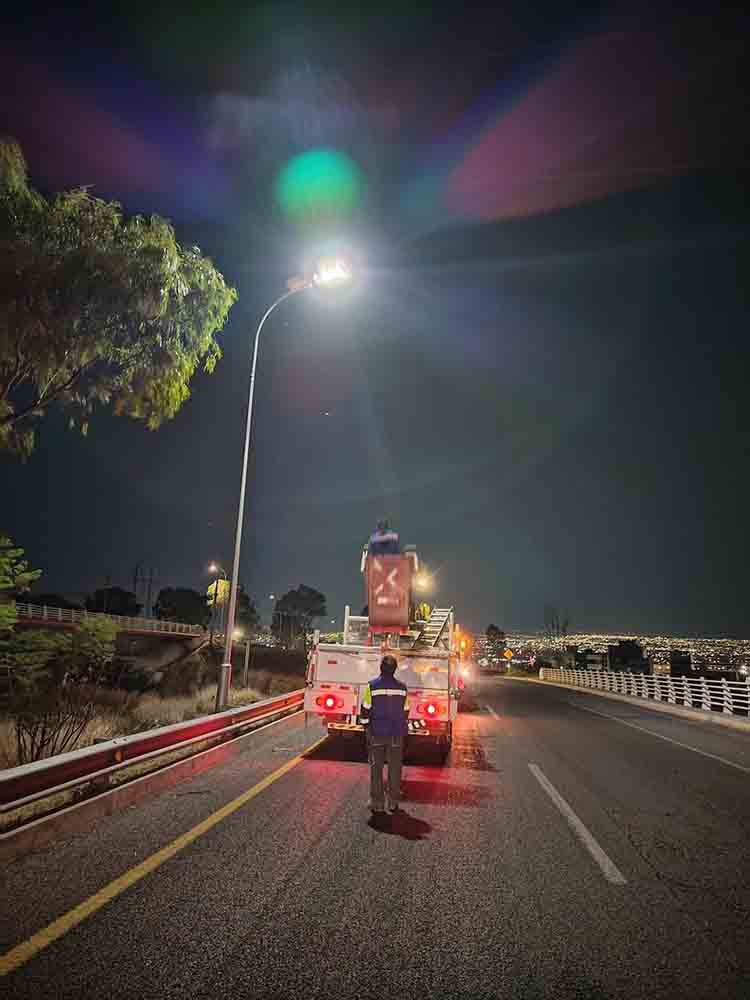 Calles mejor iluminadas y seguras: Felifer Macías