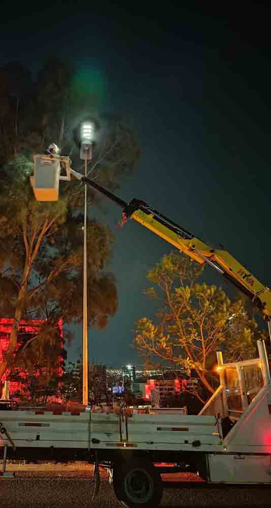 Calles mejor iluminadas y seguras: Felifer Macías