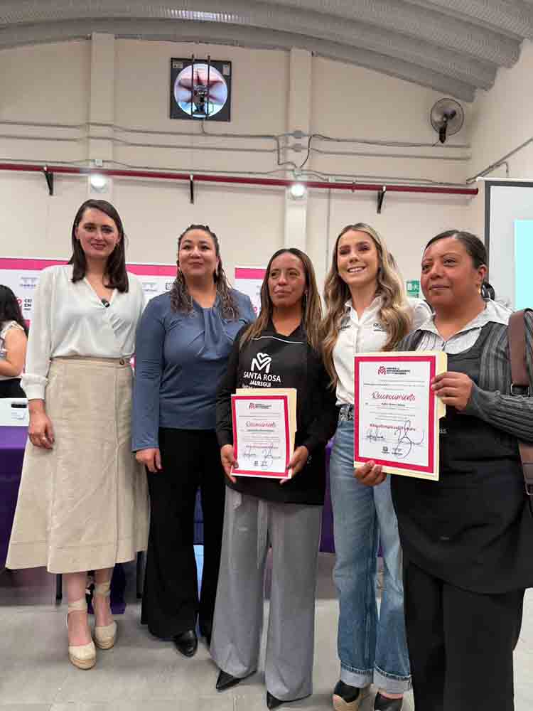 Mujeres concluyen formación en Centro de Empoderamiento