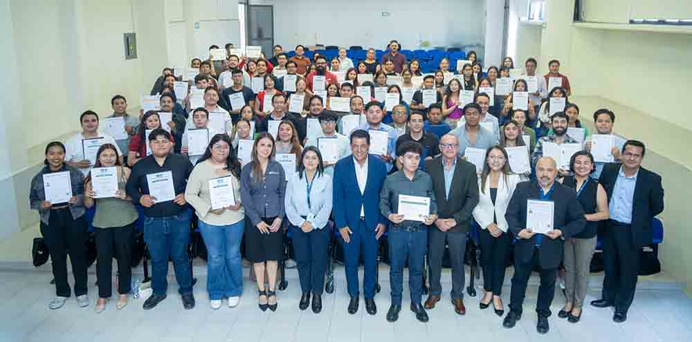 UT San Juan certifica talento estudiantil