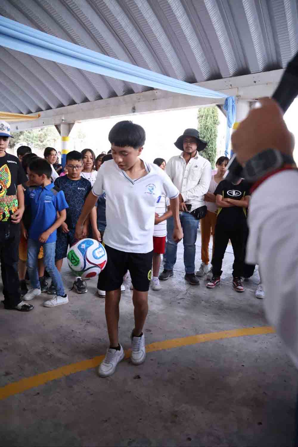 Celebra Luis Nava Día del Niño en La Barreta