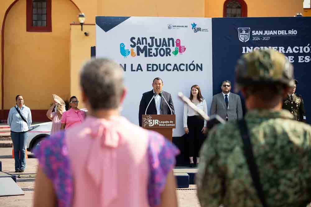 Roberto Cabrera encabeza ceremonia cívica en San Juan