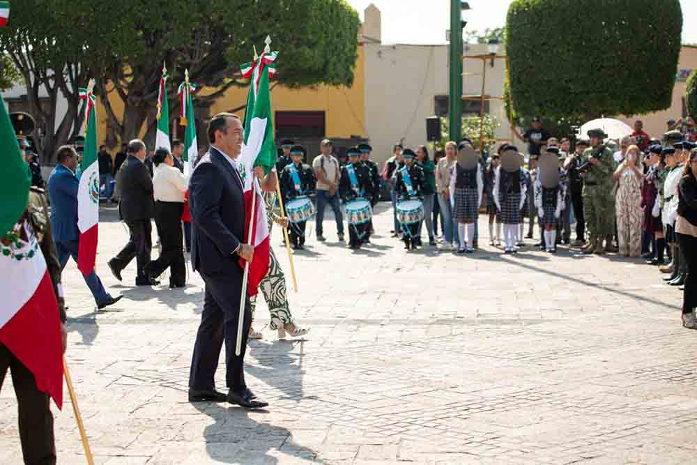 Roberto Cabrera encabeza ceremonia cívica en San Juan