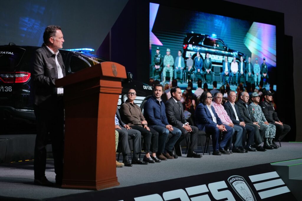 Acompaña Felifer Macías entrega de nuevas patrullas para fortalecer la seguridad en Querétaro