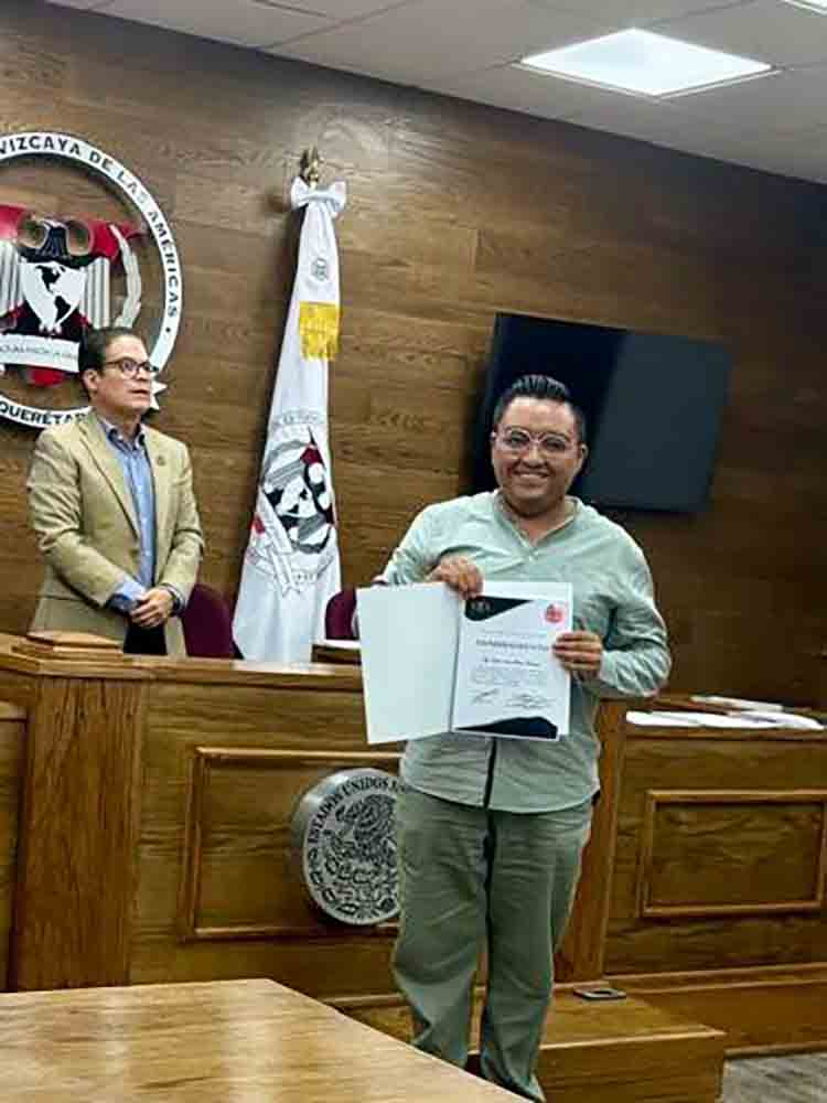 Uriel Flores asume presidencia de la AQA