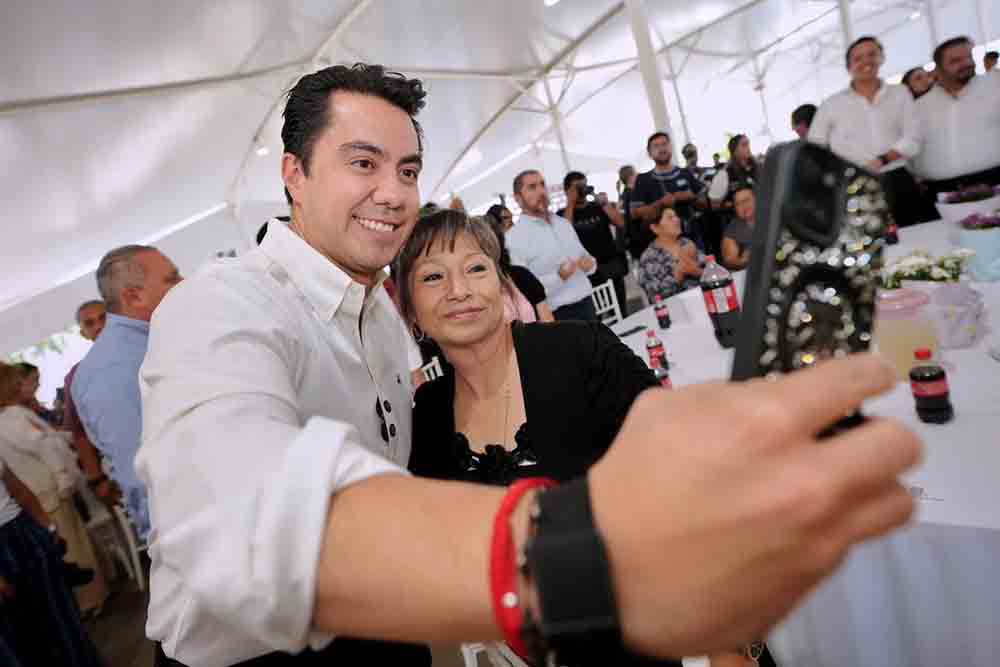 Refrenda Felifer Macías su respaldo al comercio establecido