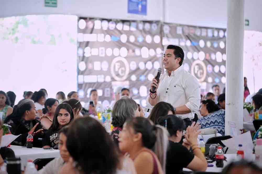 Refrenda Felifer Macías su respaldo al comercio establecido