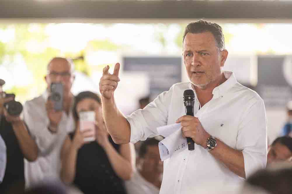 Roberto Cabrera encabeza ceremonia cívica en San Juan