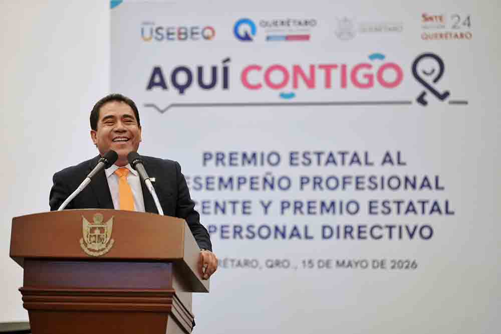 Reconoce Felifer Macías la labor de los maestros para formar mejores generaciones