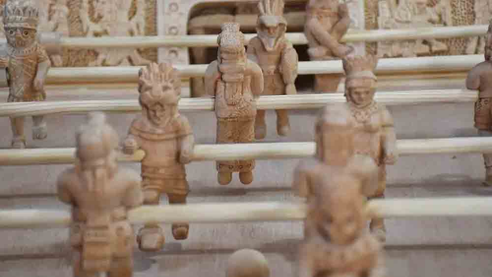 El hombre que convirtió un futbolito en un templo mexica