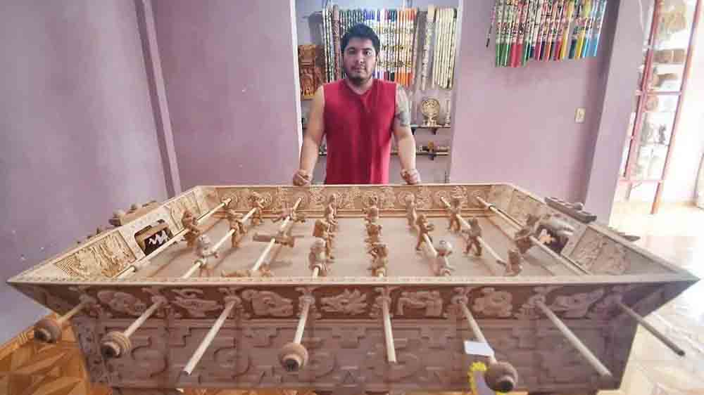 El hombre que convirtió un futbolito en un templo mexica