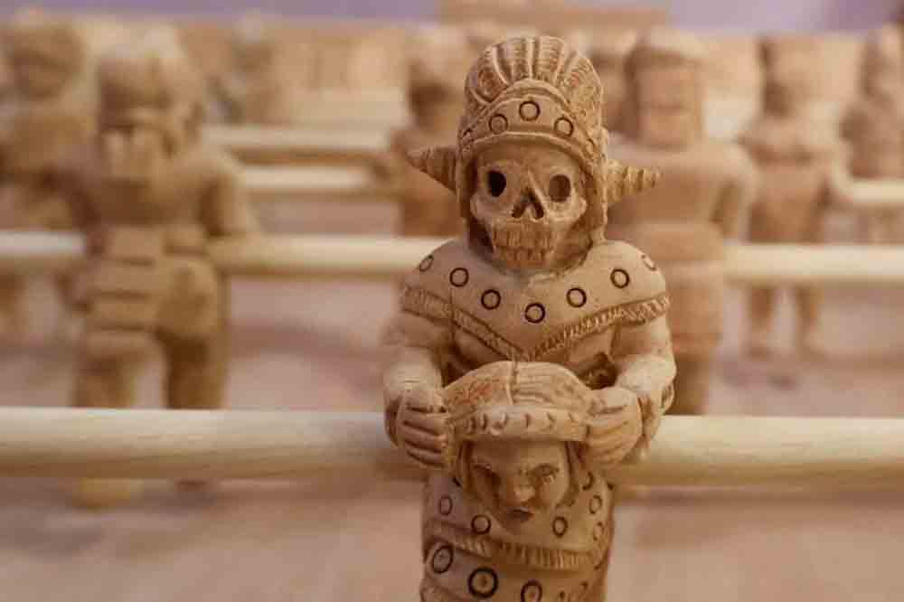 El hombre que convirtió un futbolito en un templo mexica