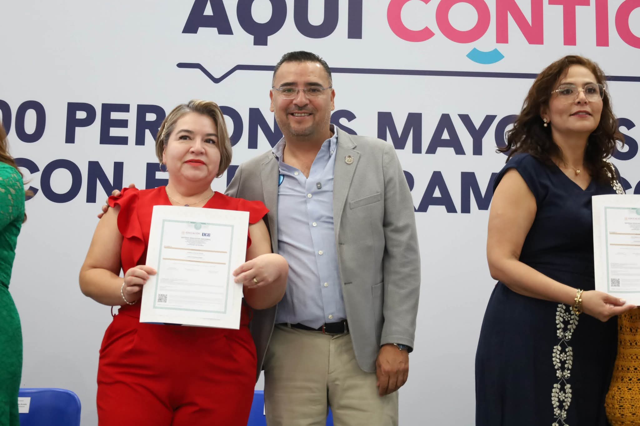 Contigo Nadie se Quede Atrás gradúa nueva generación