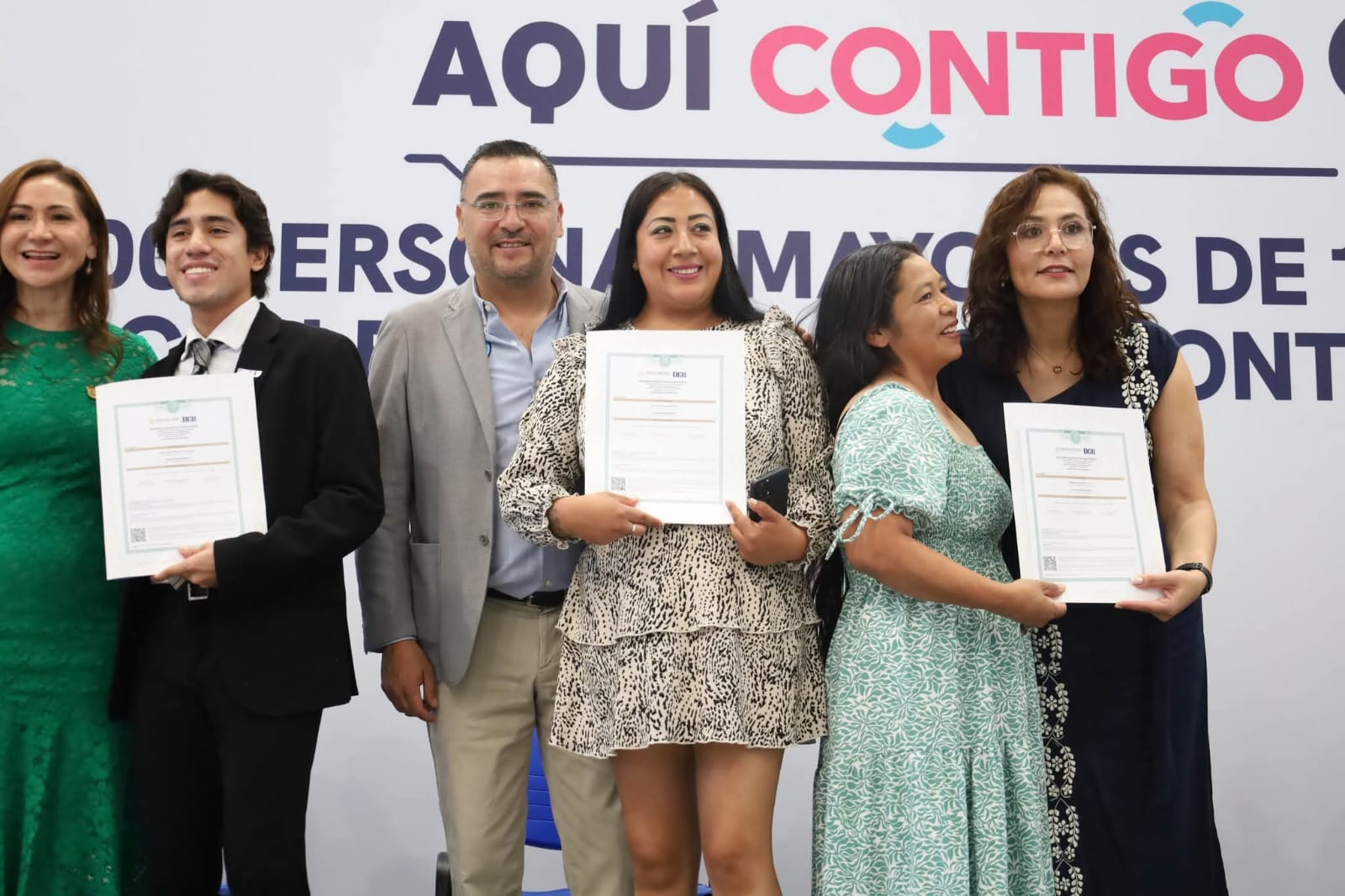 Contigo Nadie se Quede Atrás gradúa nueva generación