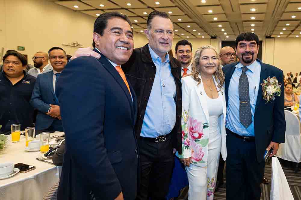Premia Gobierno de Querétaro el compromiso y liderazgo de docentes y directivos
