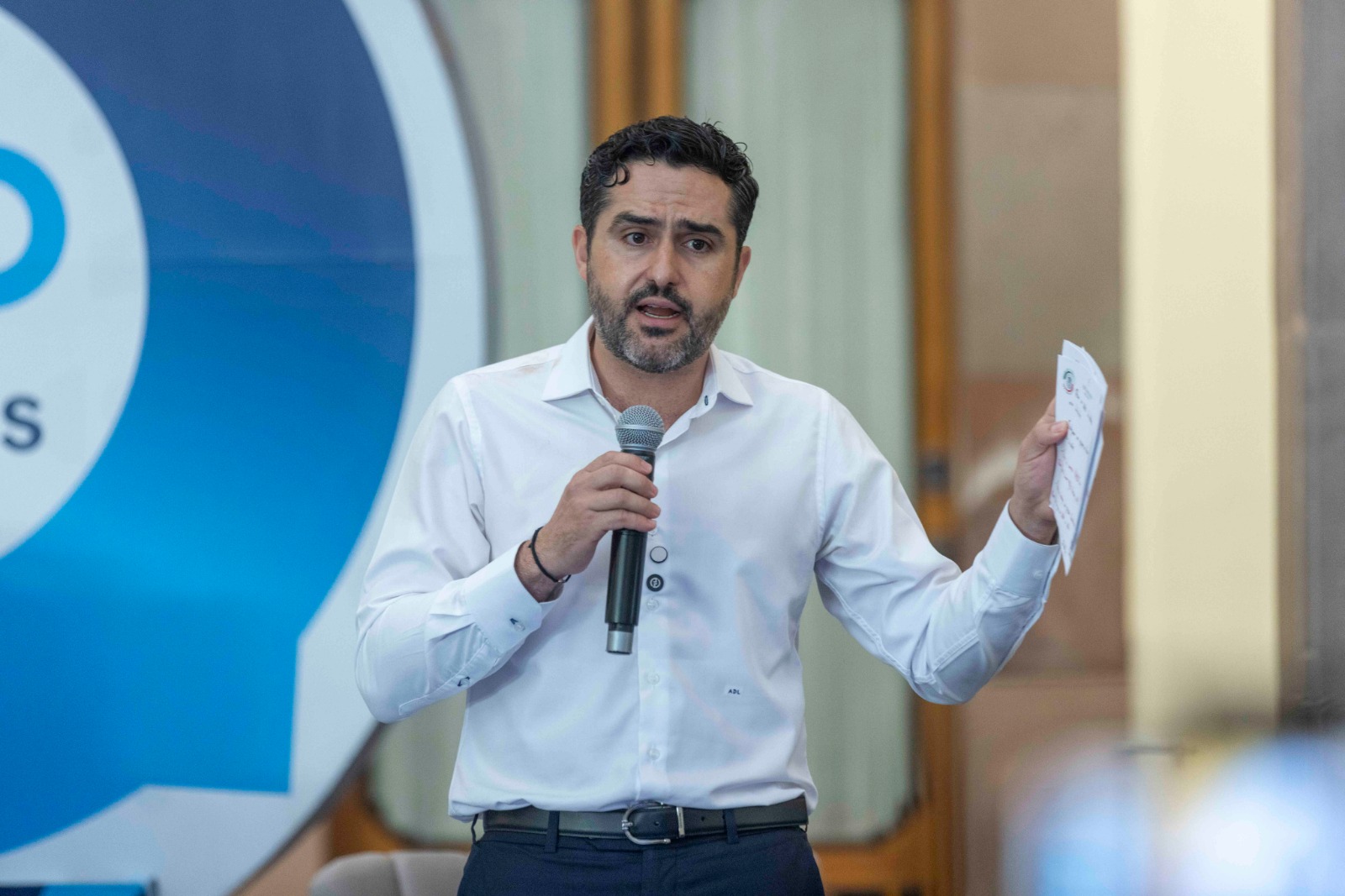 En Querétaro siempre vamos a proteger a los más vulnerables, nuestras niñas, niños y adolescentes, afirmó el gobernador, Mauricio Kuri González, al atestiguar la presentación de las líneas de acción de la agenda estatal para fortalecer la garantía efectiva de los derechos de la niñez en materia de obligaciones alimentarias; los ejes que la constituyen ordenan la gestión pública mediante el control administrativo, la integridad en el servicio público, el cumplimiento efectivo de obligaciones y la armonización legislativa; con esta estrategia hoy el estado es referente de legalidad