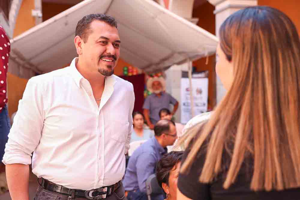Entregan títulos de propiedad en colonia Estrella