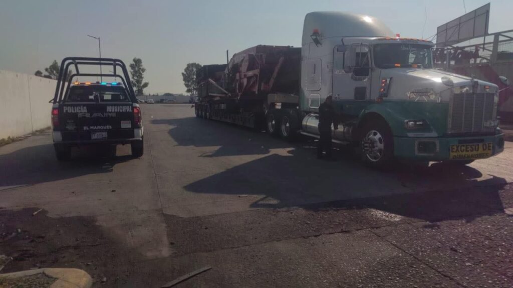 Frustran robo de tres tráileres en la 57