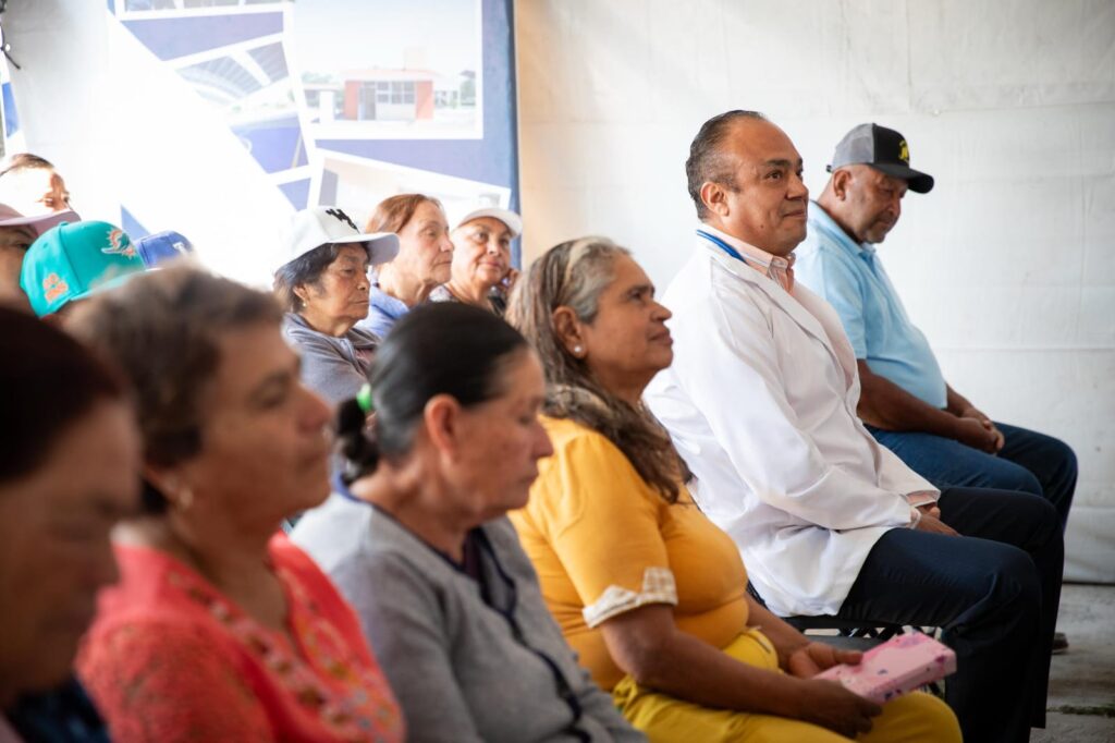 Roberto Cabrera impulsa programa de salud en San Juan