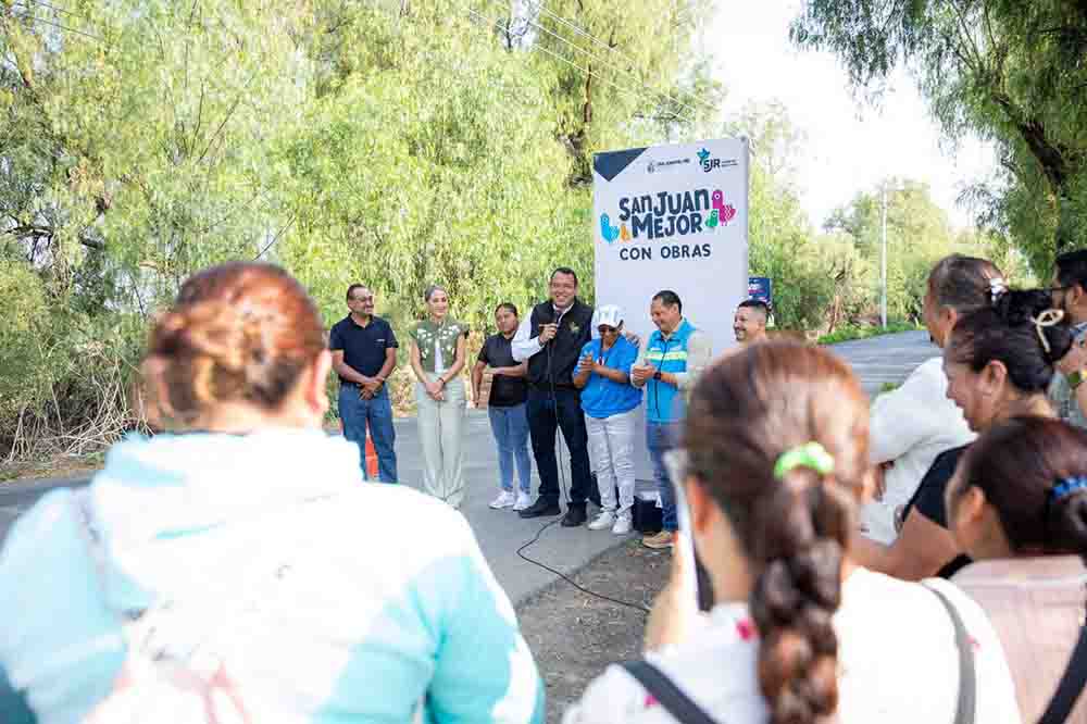 Roberto Cabrera supervisa mejora del camino La Valla–La Fuente