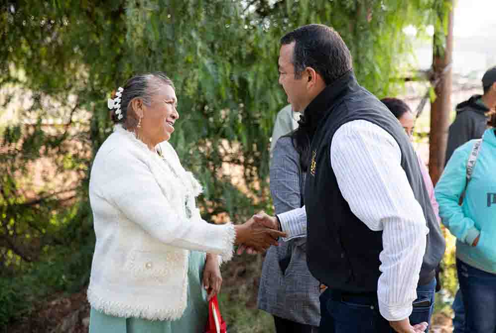 Roberto Cabrera supervisa mejora del camino La Valla–La Fuente