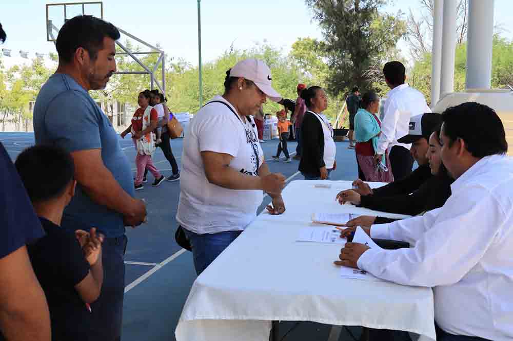 Tolimán entrega insumos a bajo costo