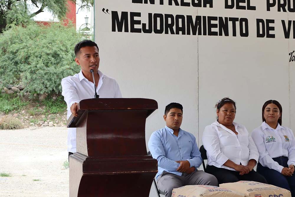 Entregan apoyos a 100 familias vulnerables en Tolimán