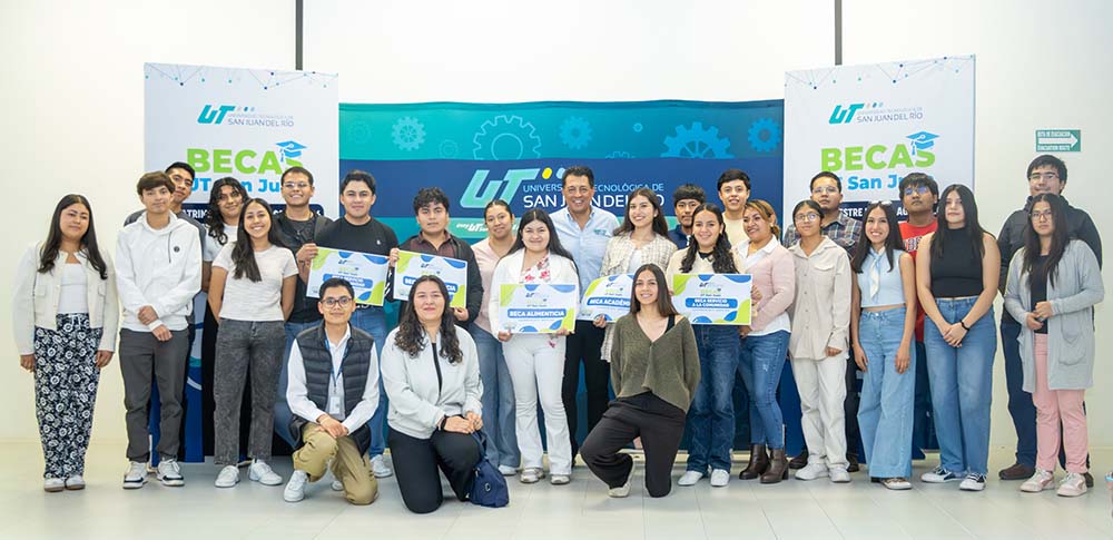 Reciben becas 220 estudiantes de la UT San Juan