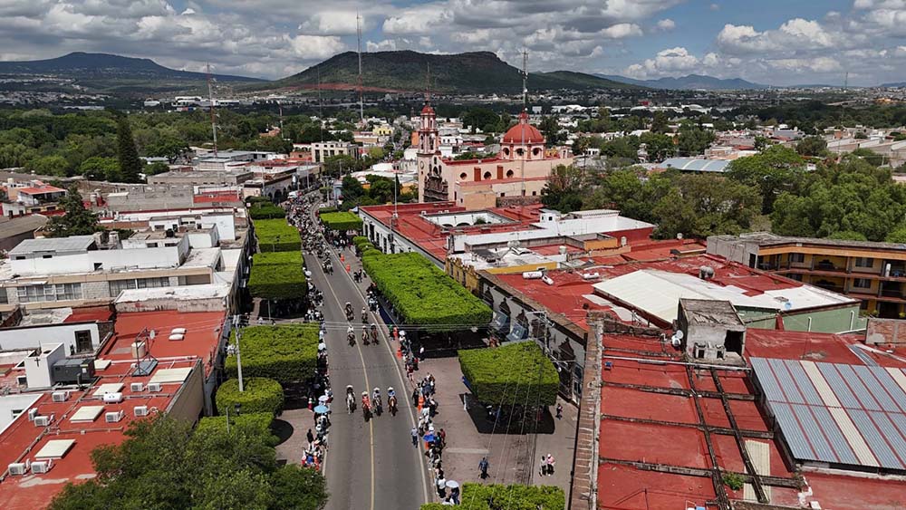 Cabalgata abre Feria sanjuanense con mil 600 jinetes