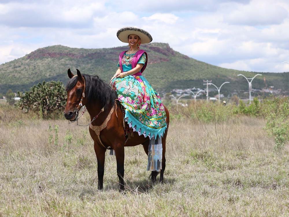 Cabalgata abre Feria sanjuanense con mil 600 jinetes