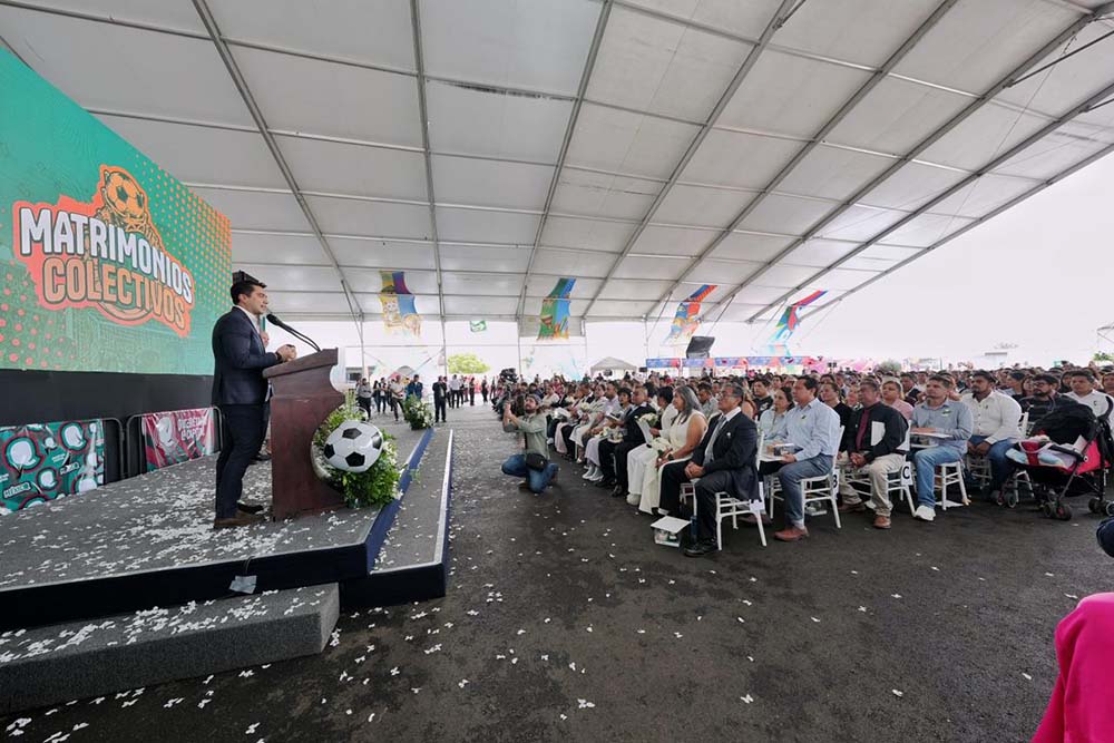 174 parejas se casan colectivamente en Querétaro