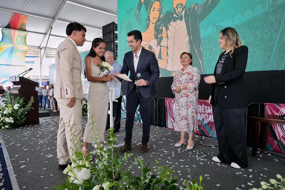 174 parejas se casan colectivamente en Querétaro