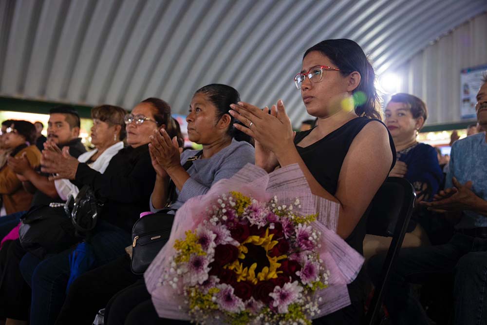 Querétaro certifica bachillerato de 100 adultos en Cadereyta