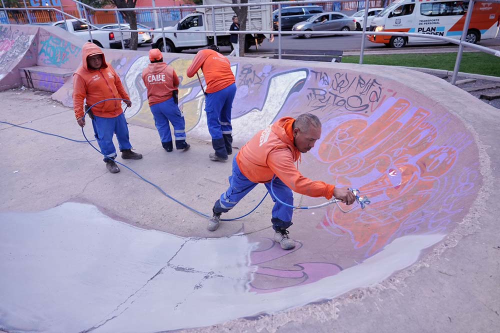Querétaro borra 370 mil metros cuadrados de graffiti