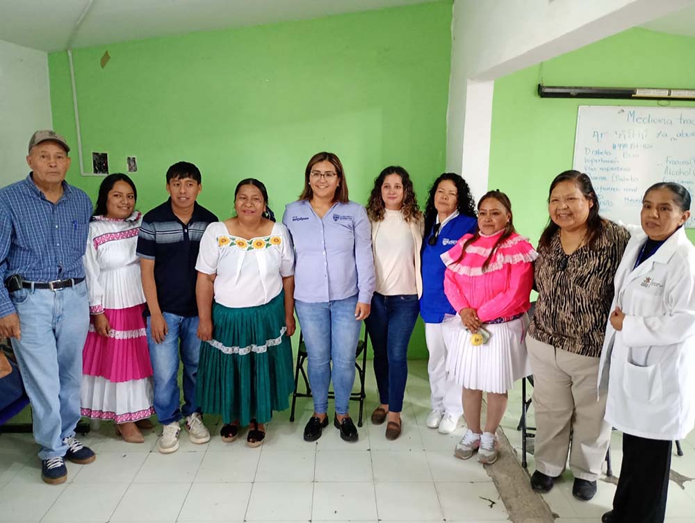 Capacitan en otomí a personal médico de Huimilpan
