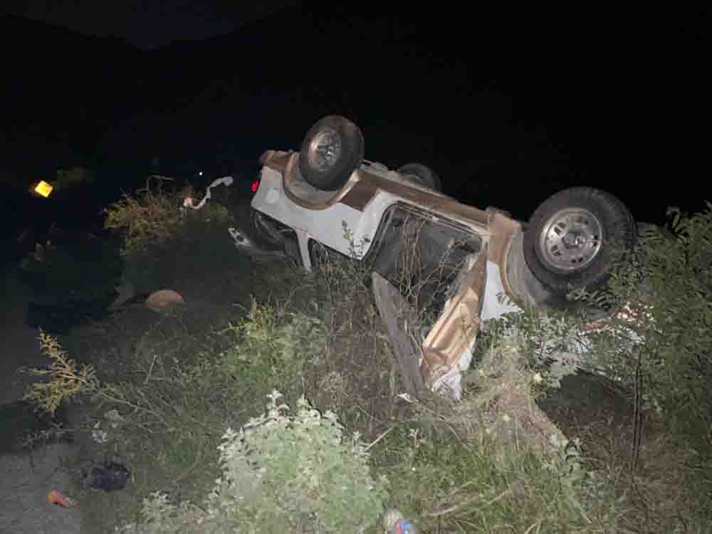 Vuelca camioneta en carretera a Bella Vista