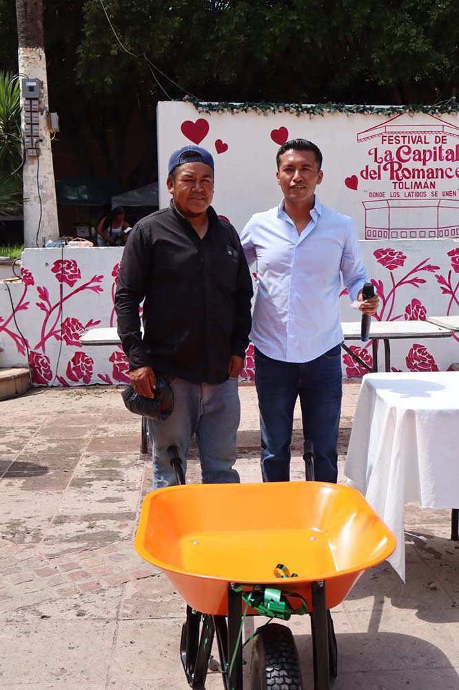 Alejo celebra a padres con rifa en Tolimán