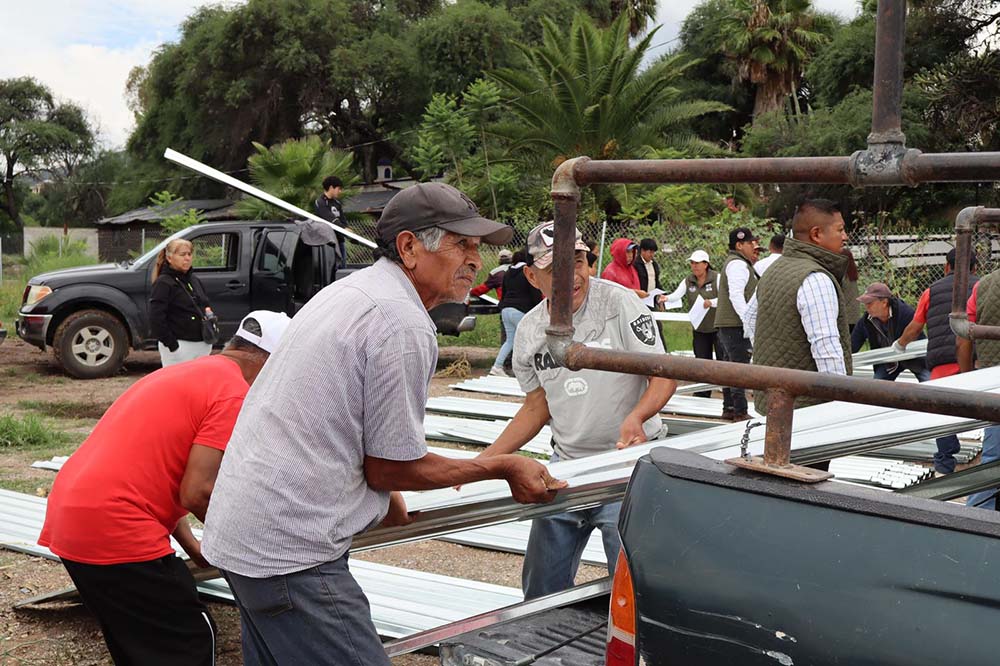 Alejo Sánchez entrega apoyos de vivienda en Tolimán