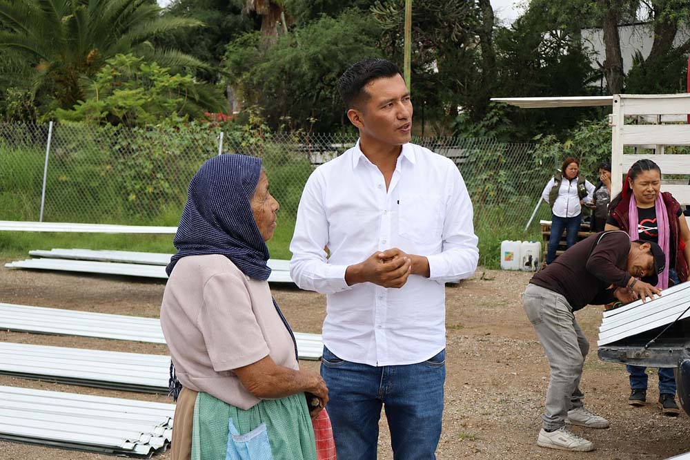 Alejo Sánchez entrega apoyos de vivienda en Tolimán