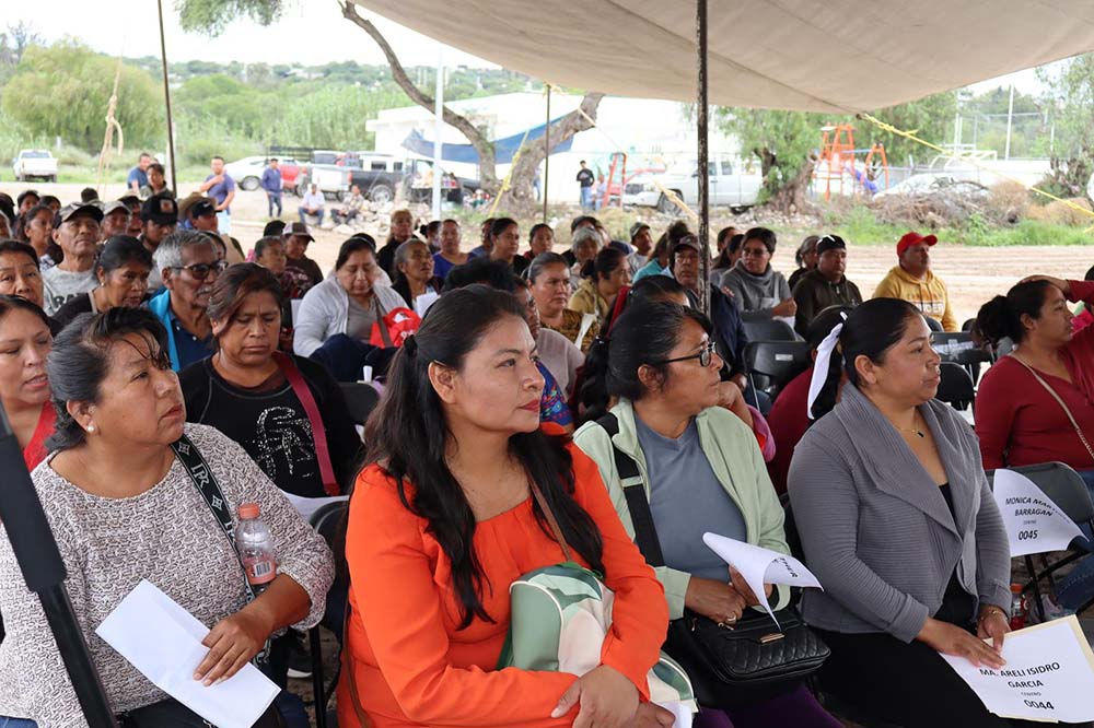 Alejo Sánchez entrega apoyos de vivienda en Tolimán