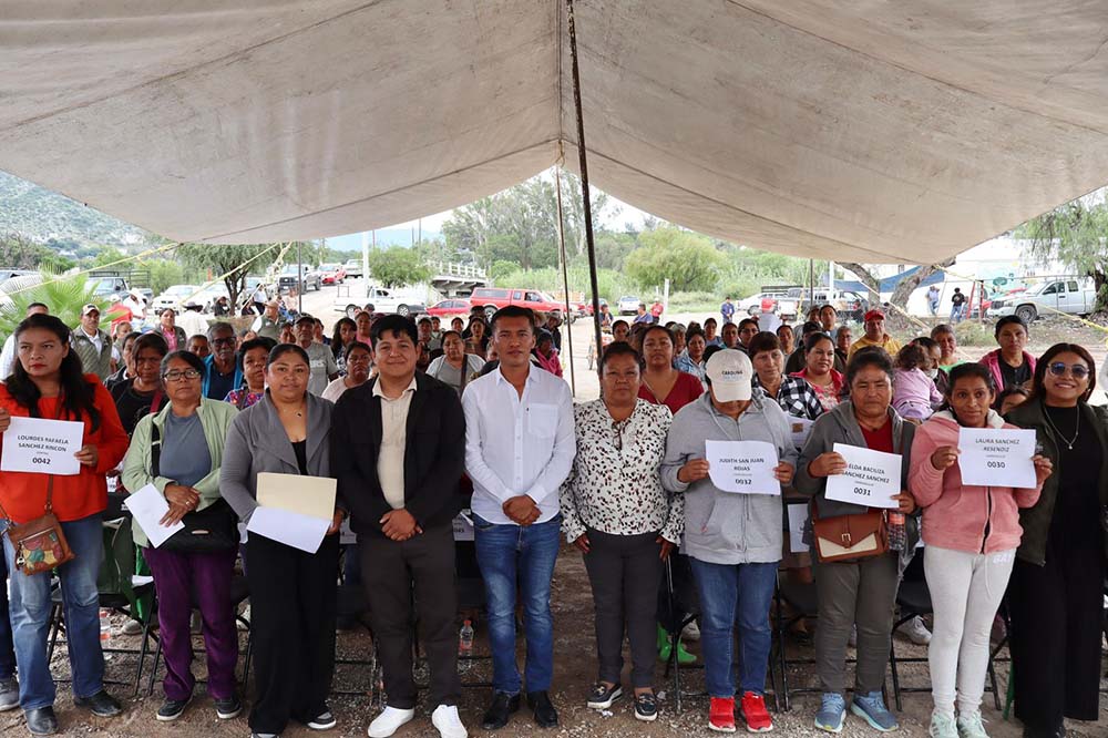 Alejo Sánchez entrega apoyos de vivienda en Tolimán