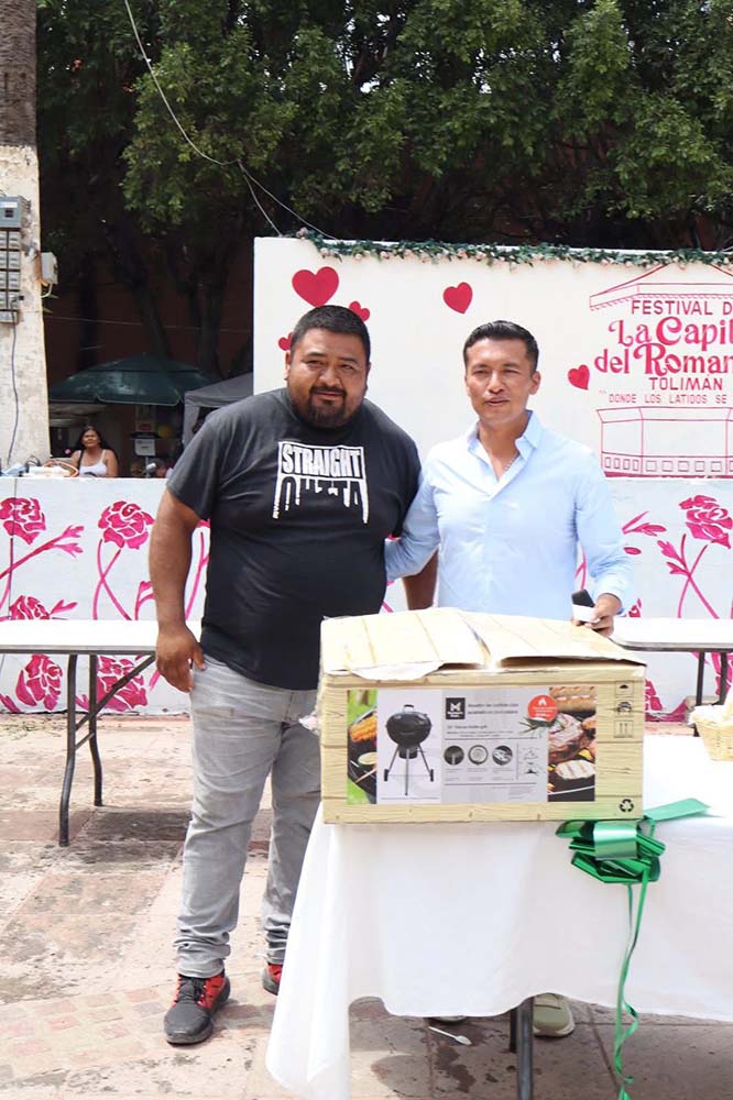 Alejo celebra a padres con rifa en Tolimán